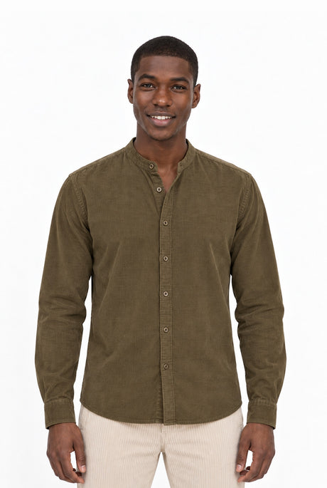 NAL0108D3 garment dyed babycord shirt 771 – Vorderansicht am Model