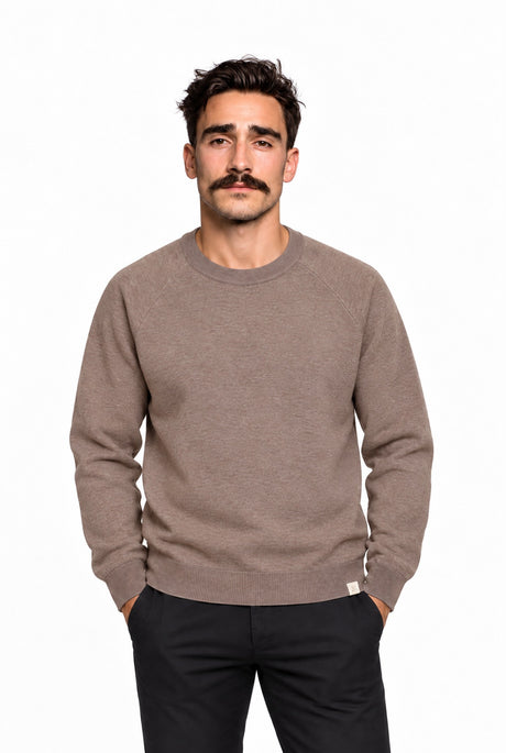 NAL0207D2 signature raglan mouline sweater weathered teak – Vorderansicht am Model