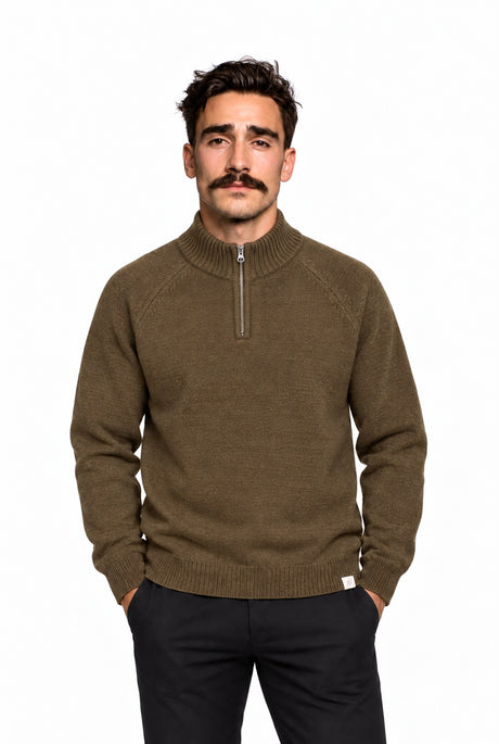 NAL0214D3 cozy quarter zip kalamata – Vorderansicht am Model