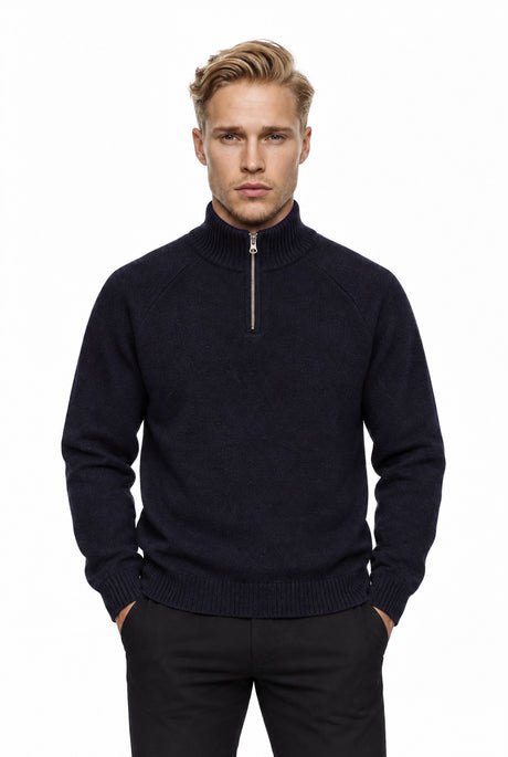 NAL0214D3 cozy quarter zip sky captain – Vorderansicht am Model