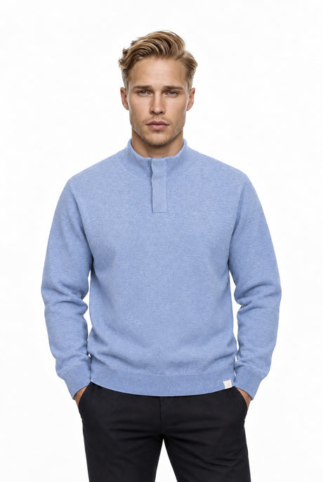 NAM0202D1 The buttoned highneck Sweater serenity – Vorderansicht am Model