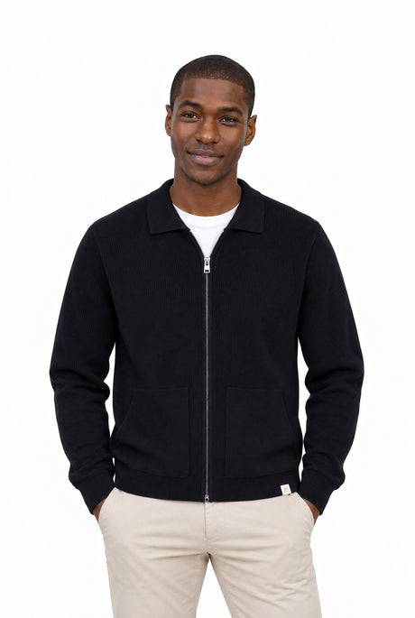 NAM0208D1 The zip Cardigan sky captain – Vorderansicht am Model