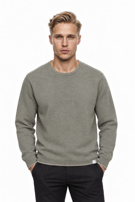 NAM0209D2 The plated Sweater sea spray – Vorderansicht am Model