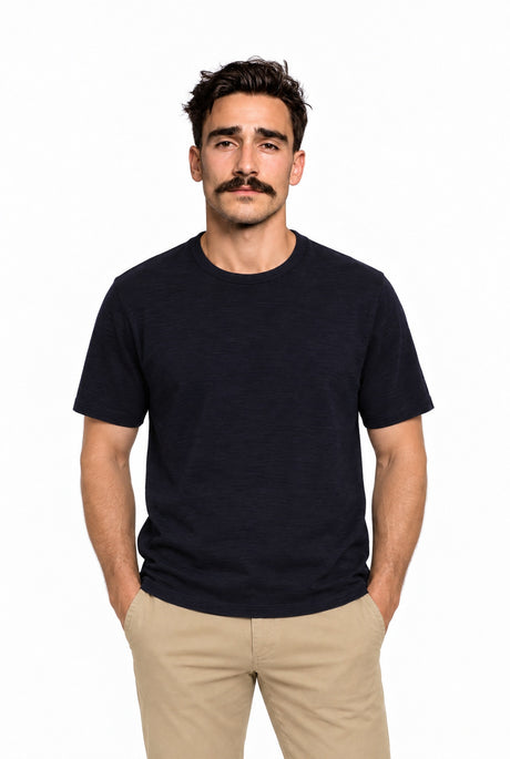 NOS039 slub t-shirt sky captain – Vorderansicht am Model