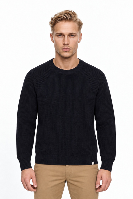 NOS043 half stitch raglan sky captain – front