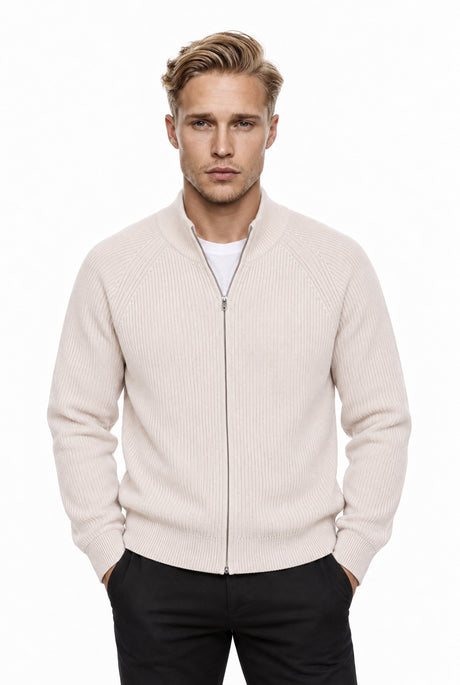 NOS044 zip cardigan almond milk – Vorderansicht am Model
