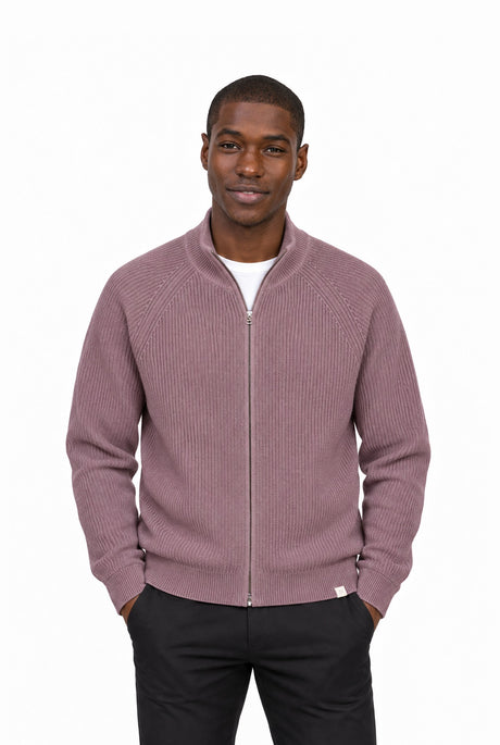 NOS044 zip cardigan elderberry – Vorderansicht am Model