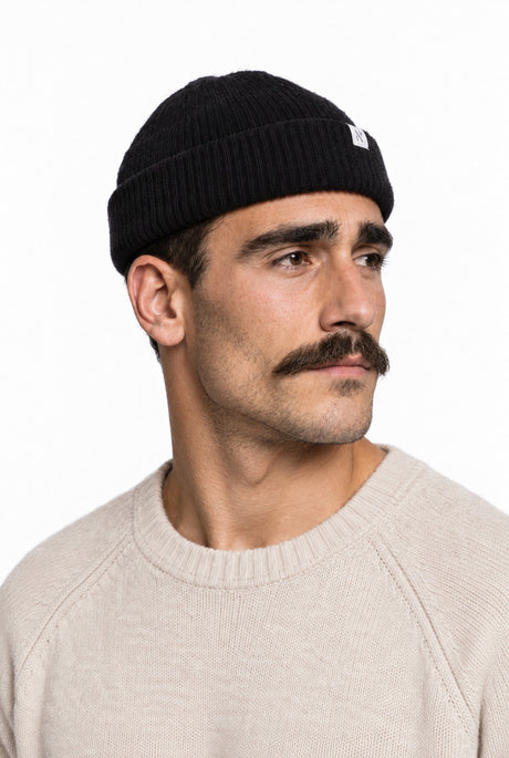 NAN0902D4 The cosy Beanie 670 – Seitenansicht am Model