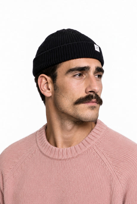 NAN0901D3 Beanie 670 – Seitenansicht am Model